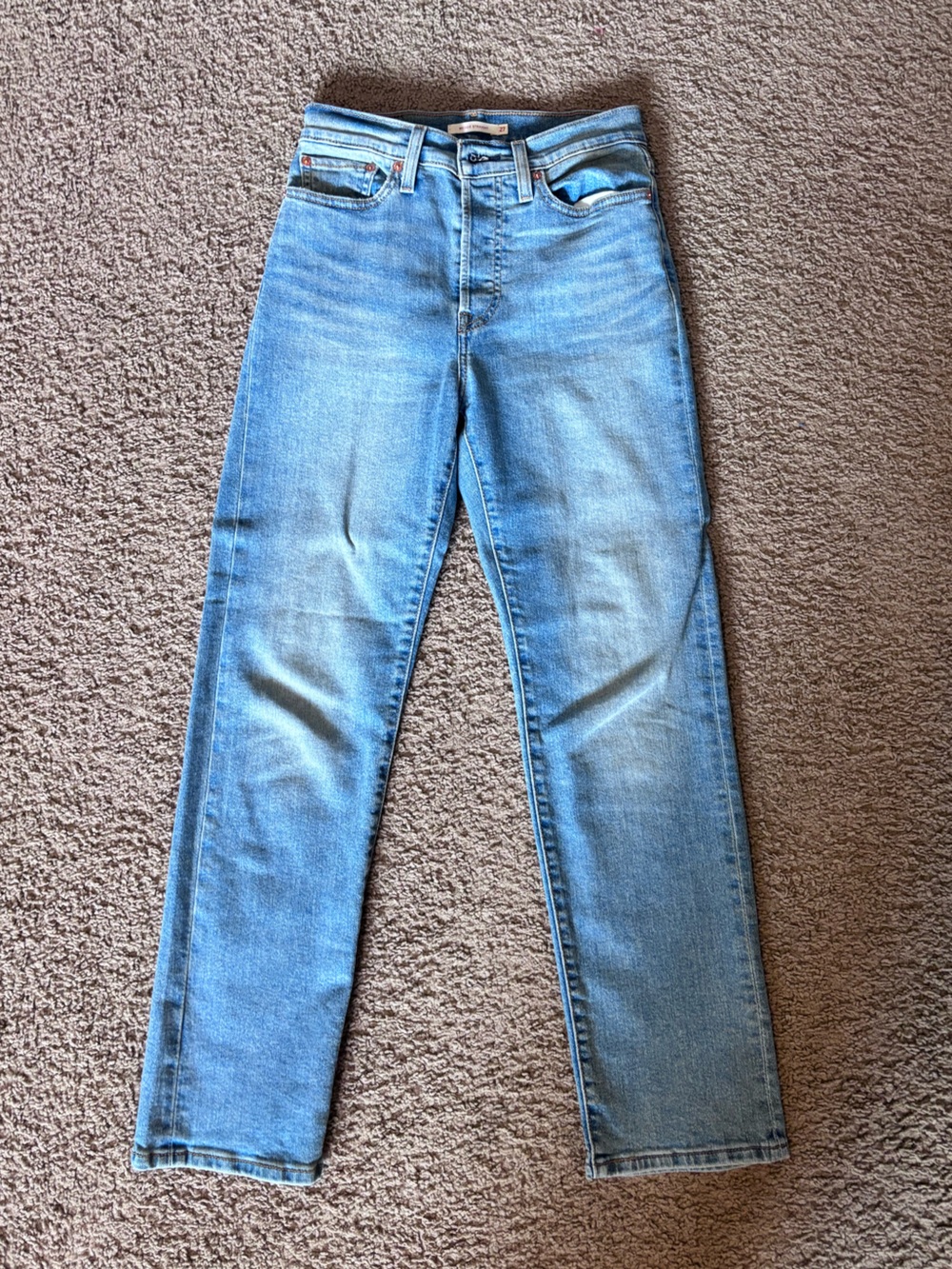 Women’s Straight Leg Jeans in Light Blue Wash